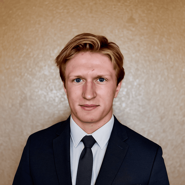 Carter Tate headshot